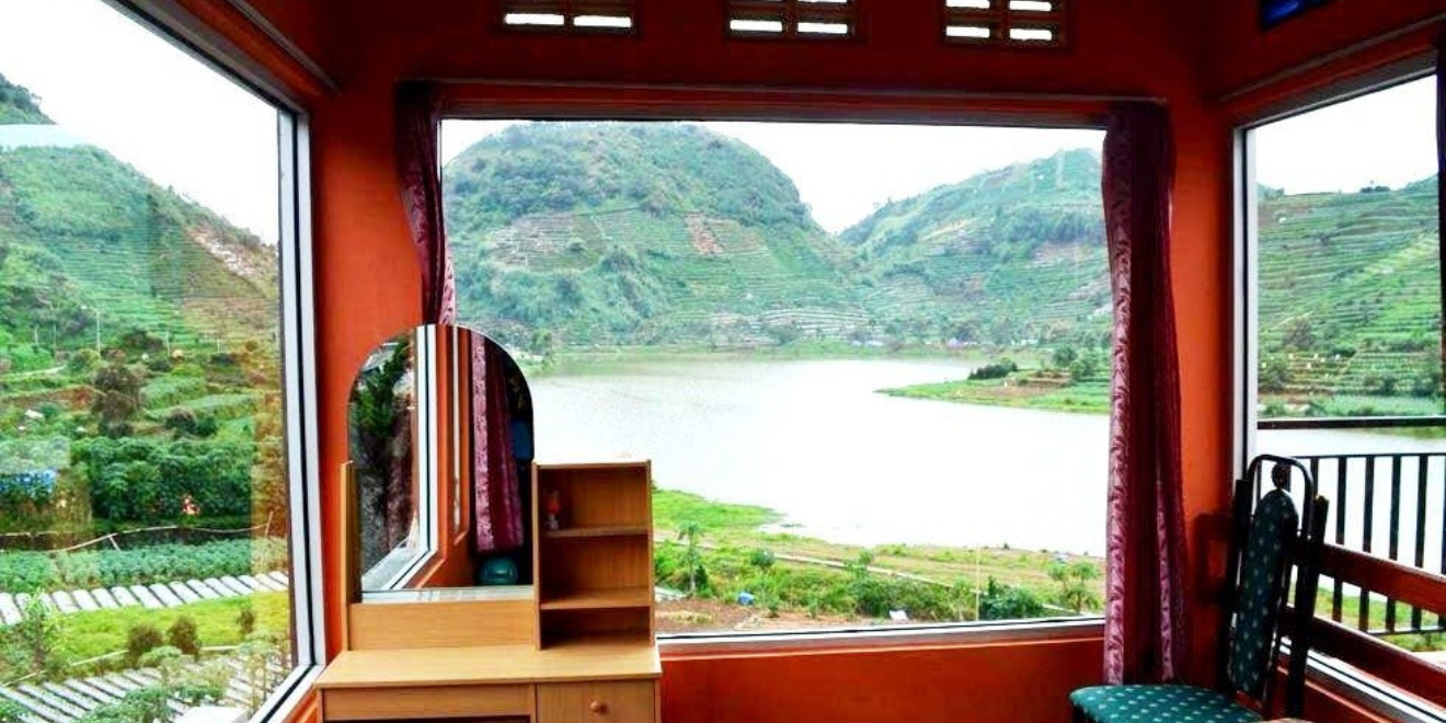 mencari penginapan di dieng