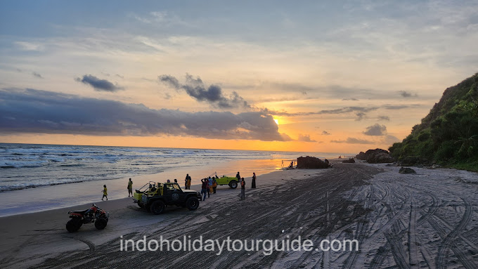 IndoHolidayTourGuide | Indahnya Pantai Parangendog, Wisata Bahari Asri Di Gunungkidul