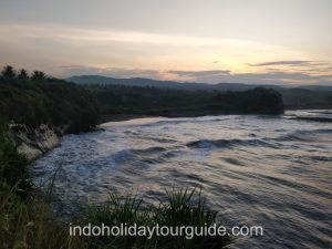 IndoHolidayTourGuide | Pantai Karang Tepas Garut : Lokasi, Harga Tiket & Fasilitas