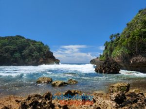 IndoHolidayTourGuide | Pantai Batu Bengkung Malang : Harga Tiket, Lokasi