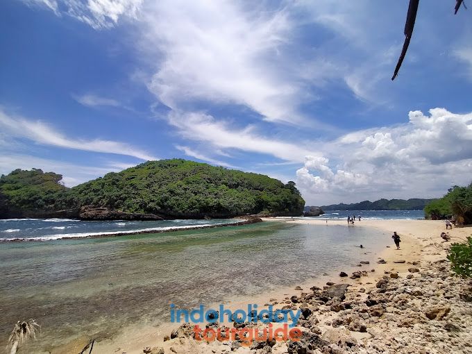 IndoHolidayTourGuide | Pantai Batu Bengkung Malang : Harga Tiket, Lokasi