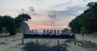 Pantai Batu Bengkung Malang