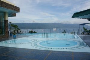 IndoHolidayTourGuide | 9 Hotel di Parapat yang Ada Kolam Renang. Adem dan Segar