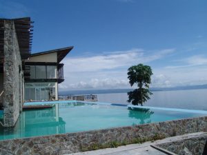 IndoHolidayTourGuide | 9 Hotel di Parapat yang Ada Kolam Renang. Adem dan Segar