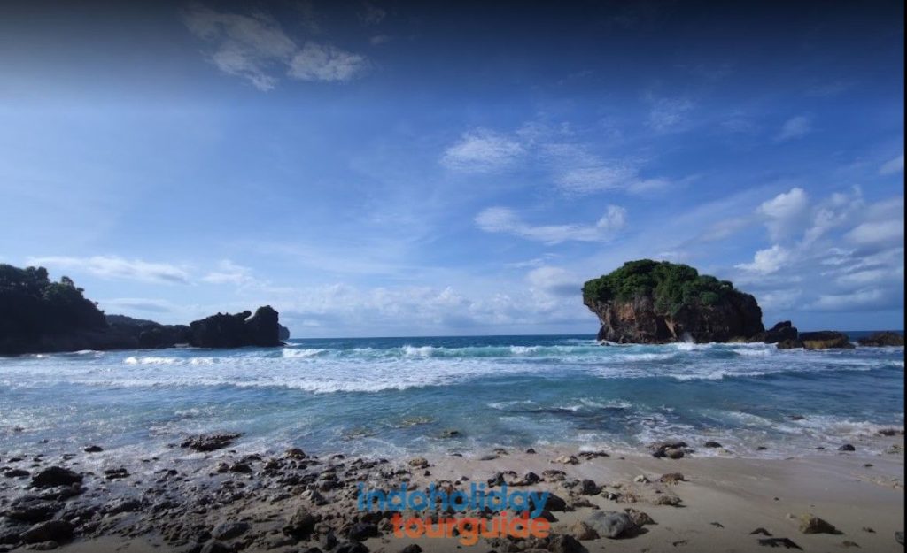 IndoHolidayTourGuide | Pantai Jungwok Gunung Kidul : Lokasi, Harga Tiket & Spot Foto