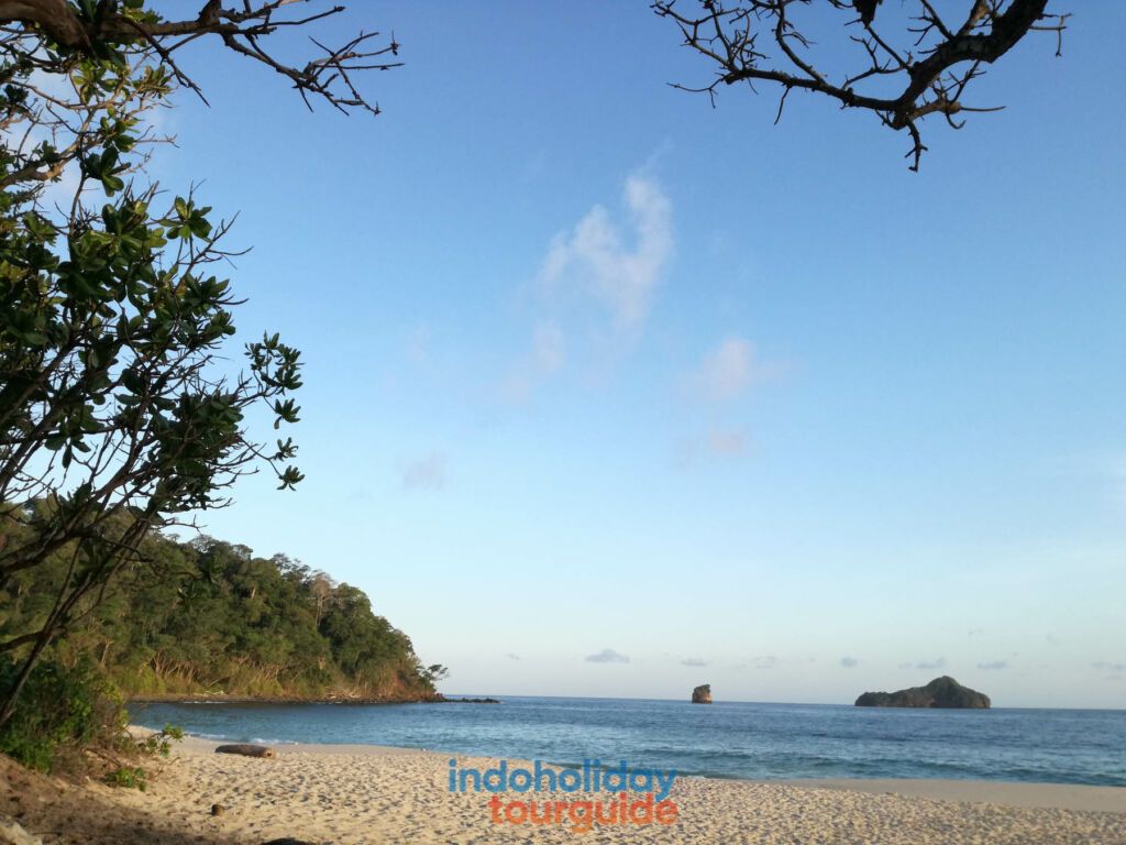 IndoHolidayTourGuide | Pantai Sendiki Malang : Harga Tiket, Lokasi, Daya Tarik