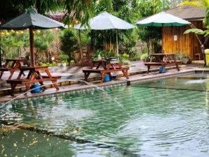 IndoHolidayTourGuide | Review Ciater Pemandian Air Panas, Tiket Masuk dan Asal Sumber Air Panasnya