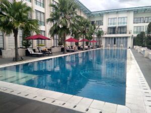 IndoHolidayTourGuide | 13 Hotel Di Medan yang Ada Kolam Renang. Adem Dan Bikin Ketagihan