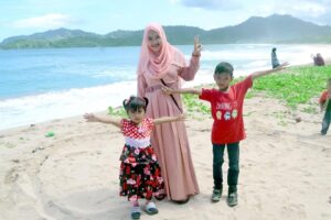 IndoHolidayTourGuide | Review Pantai Boom Banyuwangi Dan Fasilitasnya