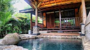 IndoHolidayTourGuide | Review 7 Hotel Yang Ada Kolam Renang Pribadi. Nomor 6 Paling Dalam Airnya