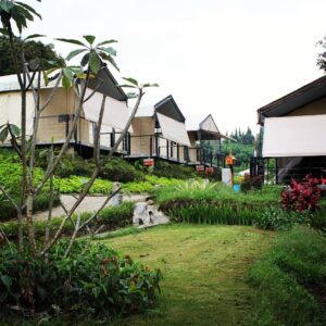 IndoHolidayTourGuide | 7 Hotel Daerah Lembang Fasilitas Lengkap Harga Aman di Kantong