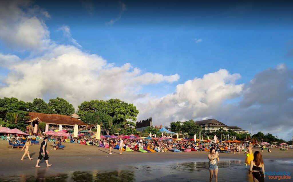 IndoHolidayTourGuide | Pantai Seminyak Bali - Daya Tarik, Lokasi & Spot Foto