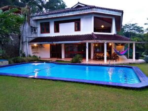 Villa Di Sentul Bogor Dengan kolam renang