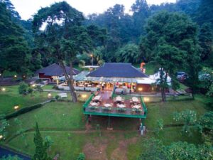 IndoHolidayTourGuide | 8 Villa Puncak Murah Ada Kolam Renang. Nomor 7 Paling Seru