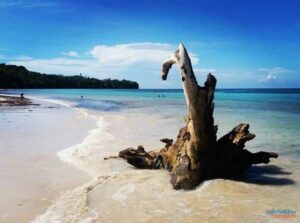 IndoHolidayTourGuide | Pantai Samboang : Daya Tarik, Tiket Masuk & Fasilitas