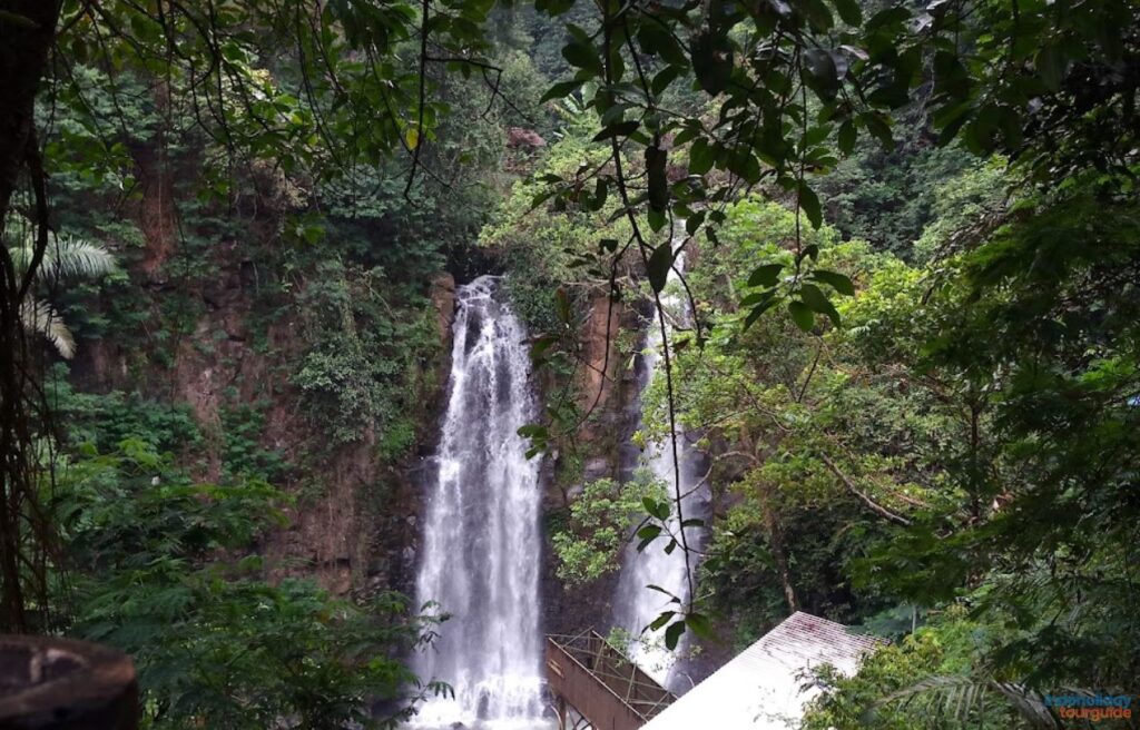 IndoHolidayTourGuide | Curug Cinulang : Daya Tarik, Tiket, Fasilitas & Lokasi