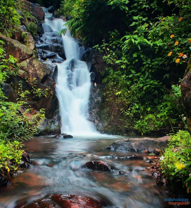 IndoHolidayTourGuide | Curug Cinulang : Daya Tarik, Tiket, Fasilitas & Lokasi