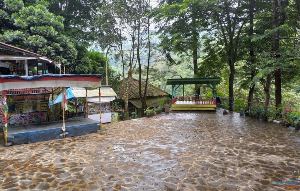 IndoHolidayTourGuide | Curug Cinulang : Daya Tarik, Tiket, Fasilitas & Lokasi