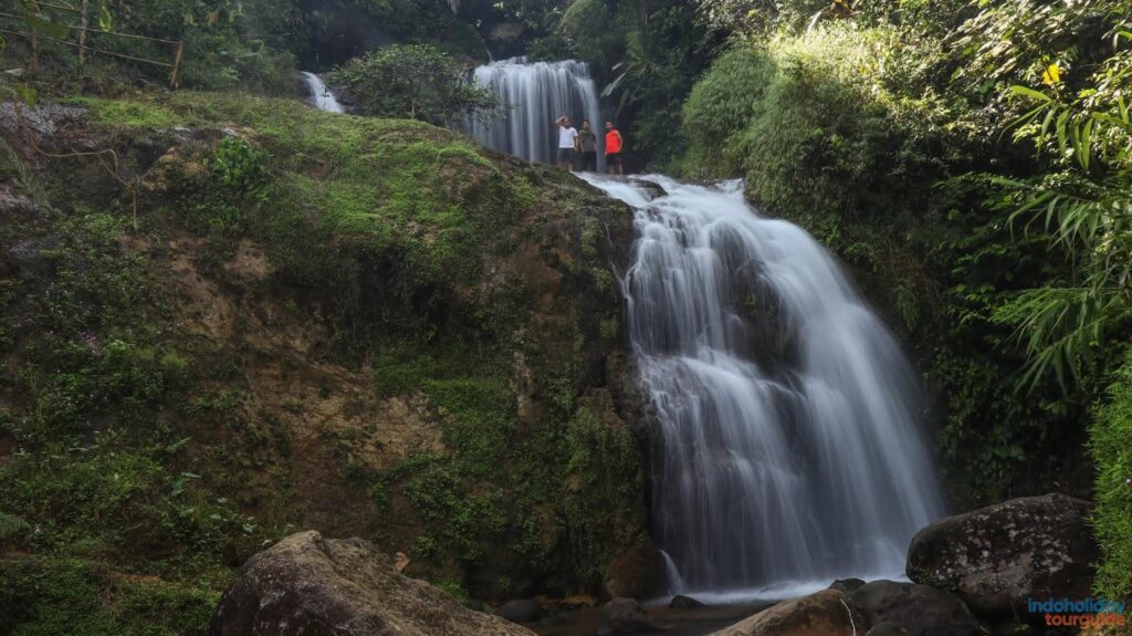 IndoHolidayTourGuide | Curug Cigorobog : Harga Tiket, Daya Tarik & Lokasi