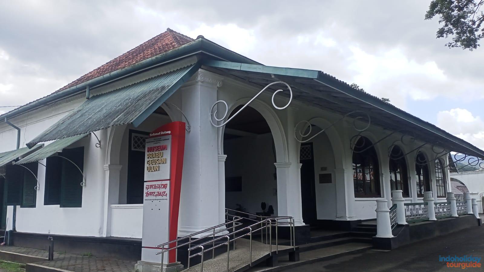 IndoHolidayTourGuide | Museum Prabu Geusan Ulun : Harga Tiket, Daya Tarik & Lokasi