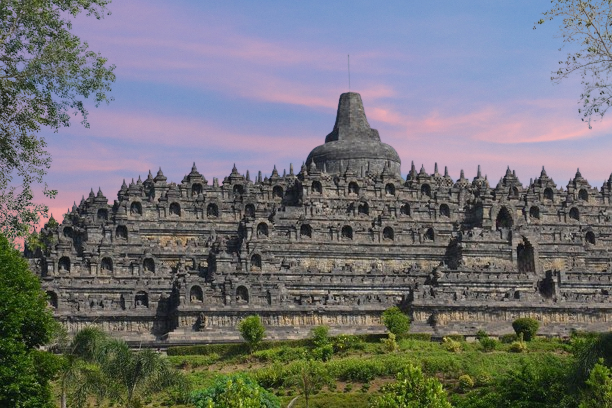 IndoHolidayTourGuide | Candi Borobudur, Tiket , Jam Buka, Penginapan