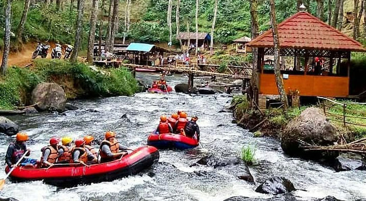 IndoHolidayTourGuide | Arung Jeram di Sungai Cileunca pengalengan, harga paket rafting, tiket