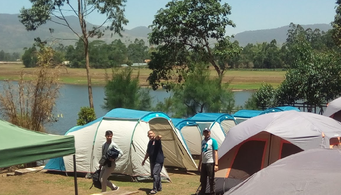 IndoHolidayTourGuide | Danau Situ Cileunca Pangalengan, Destinasi Wisata Alam yang Memukau