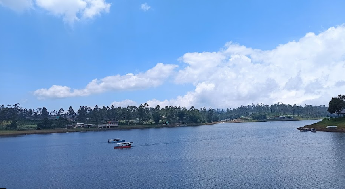 IndoHolidayTourGuide | Danau Situ Cileunca Pangalengan, Destinasi Wisata Alam yang Memukau