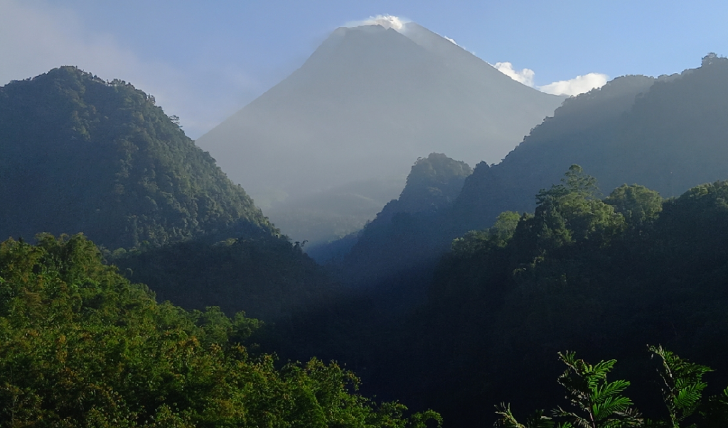 IndoHolidayTourGuide | Menikmati Keindahan Wisata di Jogja Gunung Merapi