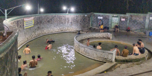 IndoHolidayTourGuide | Pemandian Air Panas Pacet, Tempat Relaksasi dan Rekreasi di Mojokerto