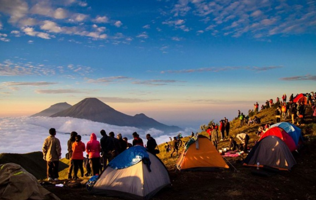 IndoHolidayTourGuide | Tips Mendaki Gunung Prau Wonosobo yang Menakjubkan